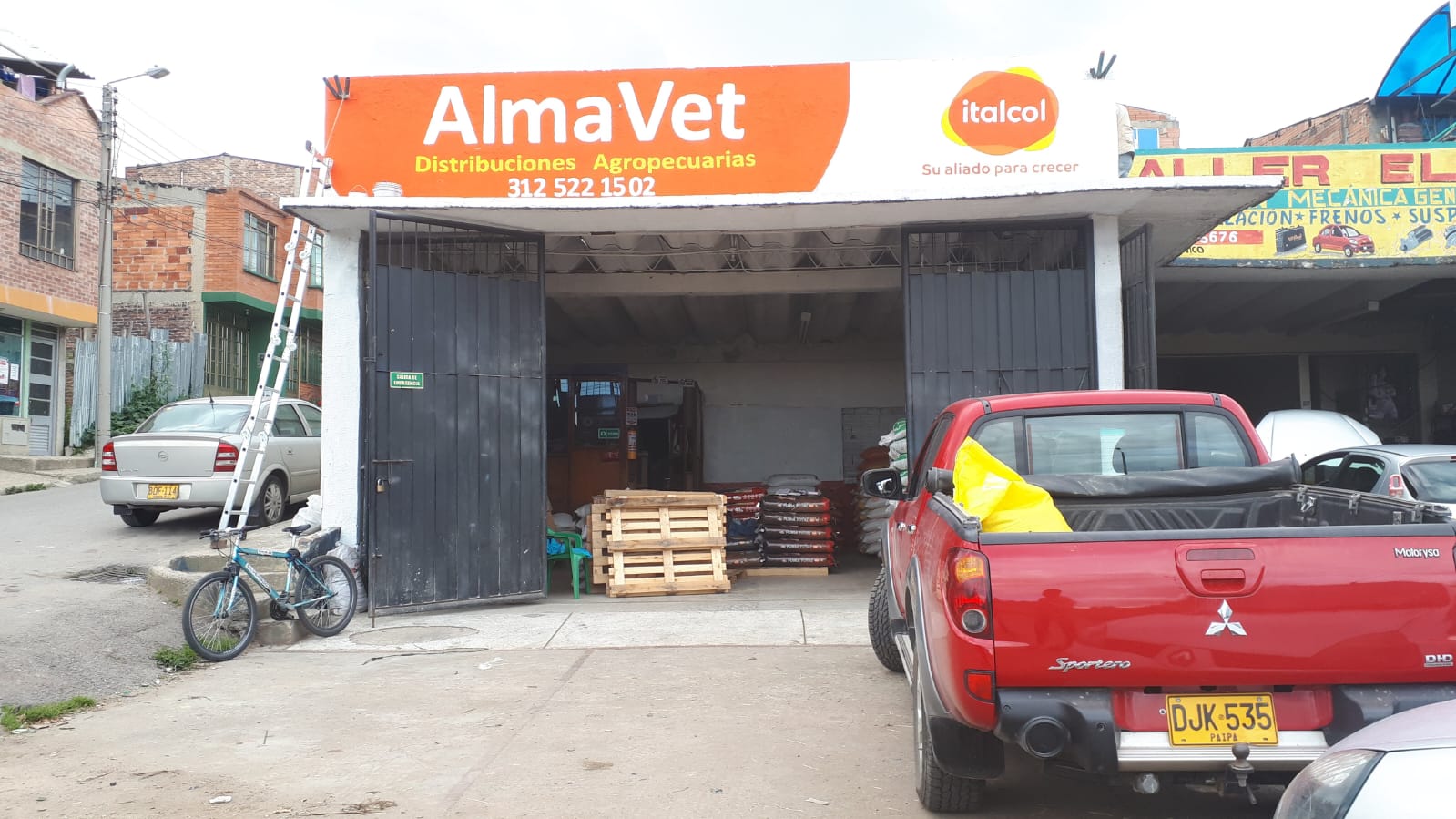 Primera fachada del punto de atención AlmaVet en Paipa